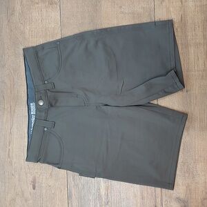 NWOT women's Wrangler work shorts